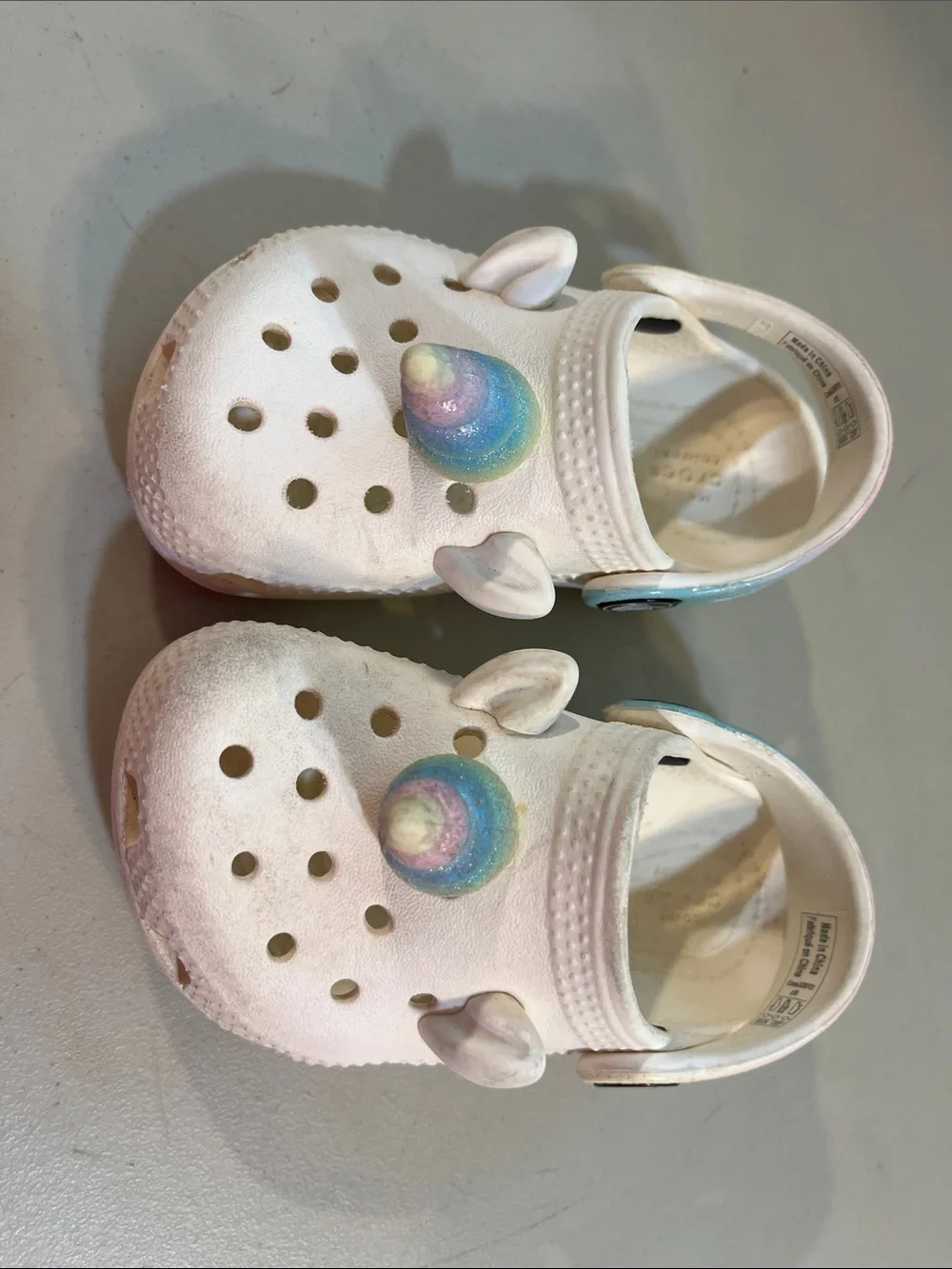 White Kids Unicorn Clog Sandals with Pastel Horn Accent